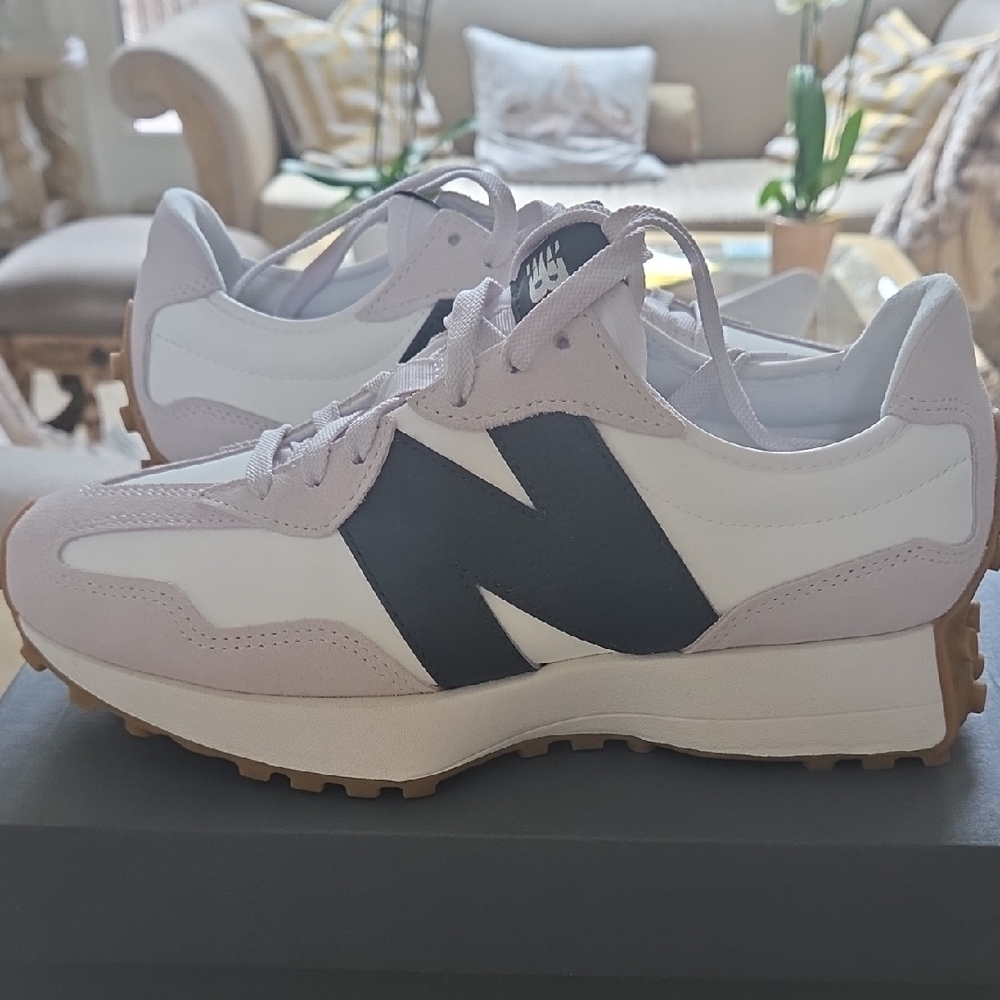 New Balance Women's White and Black  Sneakers Brand new! Size 8 and 9